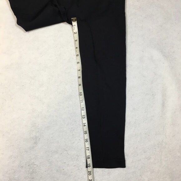Athleta Re-Charge Capri Womens M Textured Crop Leggings Black Gym Run Workout - Picture 6 of 10